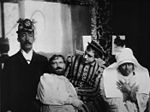 Paul Gauguin, Alfons Mucha, Luděk Marold, y Annah la Javanesa en el estudio de Mucha, 1893