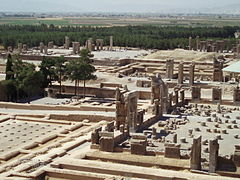 Vista aérea dos monumentos en ruínas de Persépolis.