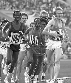Во время бега на 5000 метров на Олимпиаде 1980 г. Нямбуи (№649) — крайний слева