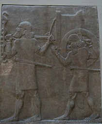 Porteurs du char de guerre. Façade L du palais. Musée du Louvre.