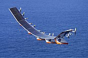 El Helios, prototipo de avión solar no tripulado desarrollado por la NASA, en vuelo.