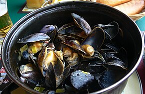 Moules cuites dans une cocote individuelle