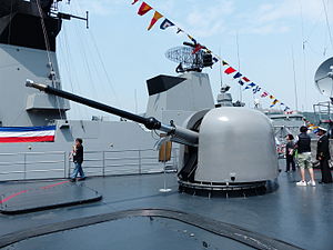 Věž se 76mm kanónem OTO Melara na tchajwanské fregatě třídy Čcheng-kung