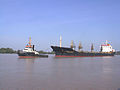 A bulk carrier goes upstream for Bordeaux