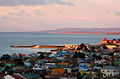 Ladji County of Peebles in Cavenga se uporabljata kot valobran v pristanišču Punta Arenas.