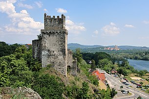 Burgruine Weitenegg mit dem Stift Melk im Hintergrund