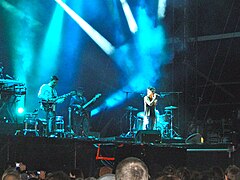 Zaz with band Hamburg, 2011.jpg