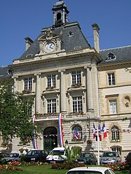 Main façade of the Meaux City Hall, completed in 1900