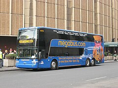 Sebuah Van Hool TD925 milik Megabus di New York City