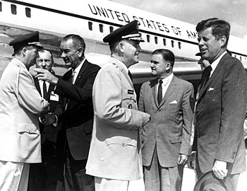 Kennedy, Johnson és James Webb találkozik a NASA floridai bázisán