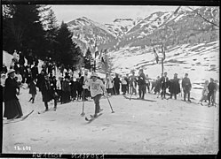 Mlle Marvingt course ski Le Lioran 1911.jpg