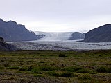 Island wird durch Gletscher wie Skaftafell ständig umgeformt.