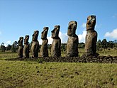 Ahu Akivi, moai yang menghadap ke lautan