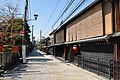 Alcuni sudare in una strada di Kyoto.