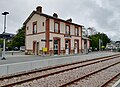 La gare de Retiers vue côté voies du chemin de fer.