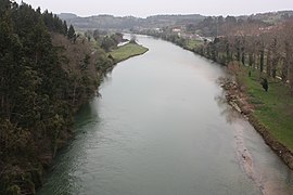 Desde el viaducto de la autopista del Cantábrico con Llovio al fondo.