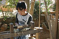 Drejer i Pindaya/Myanmar ved en vippedrejebænk