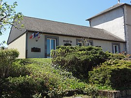 The town hall in Youx