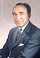 Aszadollah Alam (1919-1978) miniszterelnök (1962-1964), a császári udvar minisztere (1967-1977). Az 1960-as évektől az egyik legbefolyásosabb iráni politikus.