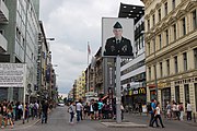 Checkpoint Charlie mot väst