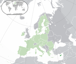Cyprus proper shown in dark green; areas outside of Cypriot control shown in light green.  साइप्रस के लोकेशन (green) – यूरोप (green & dark grey) में – यूरोपियन यूनियन (green) में  –  [संकेत]