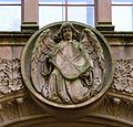 Friedrichgymnasium Freiburg Skulpturen von Julius Seitz Figur über dem Hauptportal