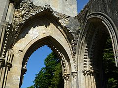 Glastonebury - Abbey ruins 1184-153903.jpg