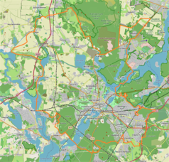 Mapa konturowa Poczdamu, blisko centrum na prawo znajduje się ikonka pałacu z opisem „Pałac Cecilienhof”