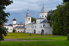 Veliky Novgorod. Gate tower P7200984 2350.jpg