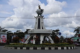 Bundaran Tugu Telur Pecah.JPG