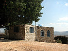 מבנה קבר המיוחס לחבקוק הנביא, בפאתי הקיבוץ