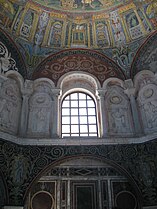 Intérieur du baptistère des Orthodoxes (Ve siècle).