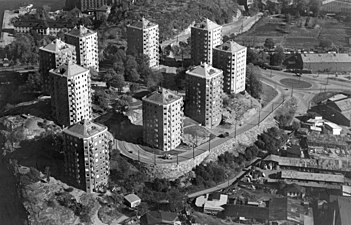 Äldre flygfoto (1940–50-tal) över de nybyggda husen på Danviksklippan.