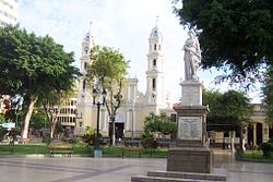 Плоштадот „Плаца де Армас“.