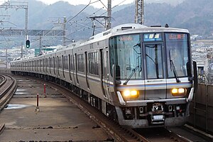 223系2000番台による湖西線普通列車 （2018年1月5日 唐崎駅）