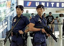 空港特警組の警察官。