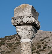 Capitel de una basílica en ruinas en Filipos en Grecia