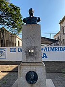 Estátua de Duque de Caxias em Botucatu.jpg