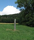 Markierungsstele aus Basalt bei Besse