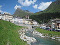 Blick auf das Dorf an der Moesa Im Hintergrund der Piz Uccello