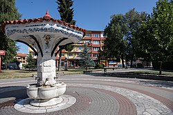 Снимката показва Чадър чешма/Шарената чешма в град Самоков.