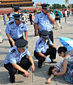 Polis China Pegawai polis Beijing sedang membantu Di China.