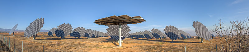 Panoramisch zicht op het solar park van Cariñena, Zaragoza, Spanje.