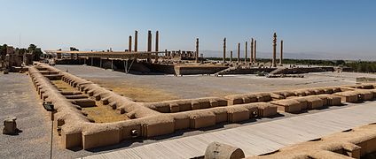 Palaciu de les 100 columnes (vista norte).