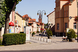 Gatuvy från Świerczewskigatan.