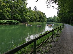 Schlauchboote auf dem Isarwerkkanal (München).jpg