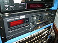 một giàn máy chơi nhạc đa năng có chức năng chơi băng Cassette