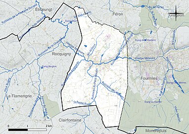 Carte en couleur présentant le réseau hydrographique de la commune