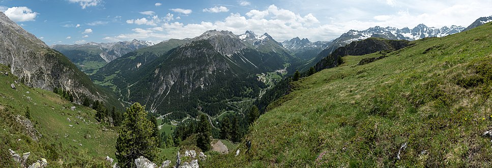 Albulabahn zwischen Bergün und Preda von oben