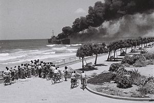 ספינת אלטלנה עולה בלהבות ליד חופי תל אביב, 22 ביוני 1948